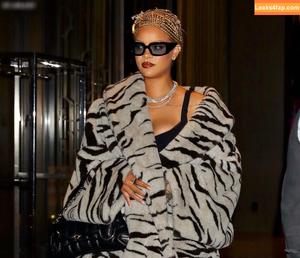 Rihanna photo #2205