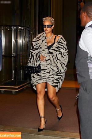 Rihanna photo #2212