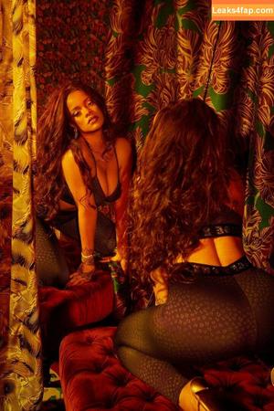 Rihanna photo #2232