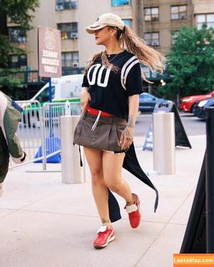 Rihanna photo #2304
