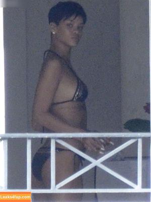 Rihanna photo #2335