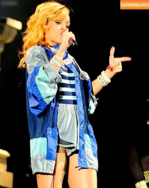 Rihanna photo #2337