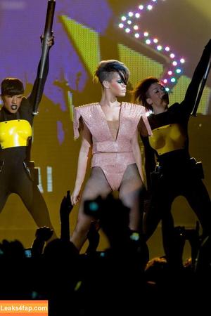 Rihanna photo #2377