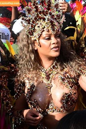Rihanna photo #2382