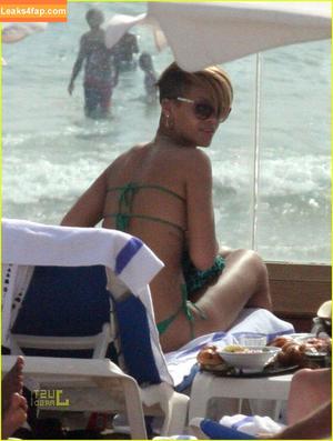 Rihanna photo #2387