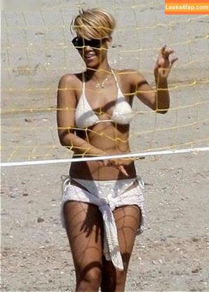 Rihanna photo #2405