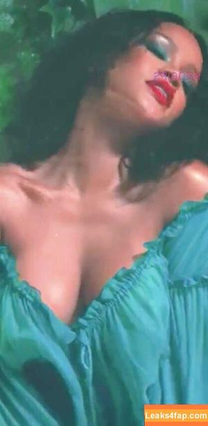 Rihanna photo #2419