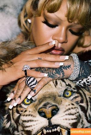 Rihanna photo #2420
