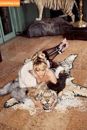 Rihanna photo #2433