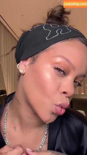 Rihanna photo #2438