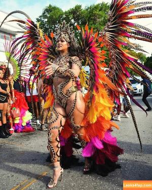 Rihanna photo #2452
