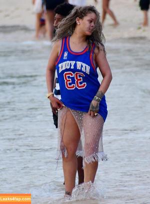 Rihanna photo #2470