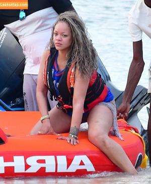 Rihanna photo #2472
