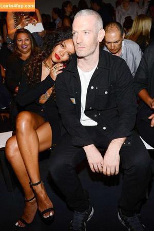 Rihanna photo #2479