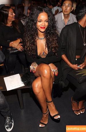 Rihanna photo #2485
