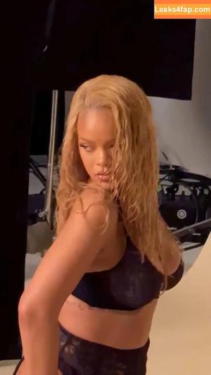 Rihanna photo #2500