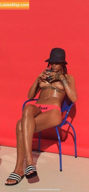 Rihanna photo #2509