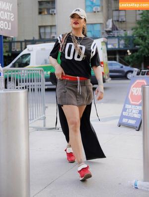 Rihanna photo #2513
