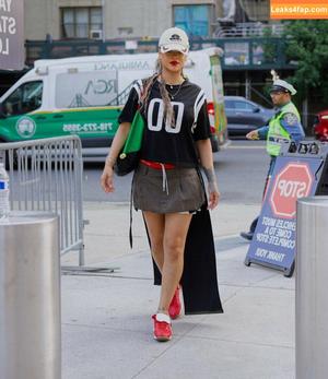 Rihanna photo #2515