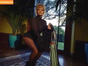 Rihanna photo #2523
