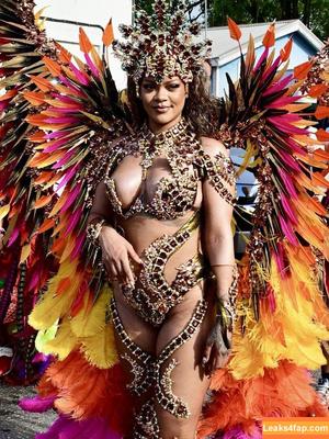 Rihanna photo #2528