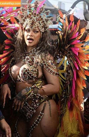 Rihanna photo #2531