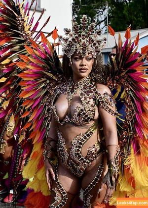 Rihanna photo #2532
