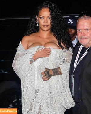 Rihanna photo #2640