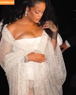 Rihanna photo #2644
