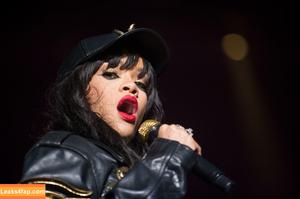 Rihanna photo #2654