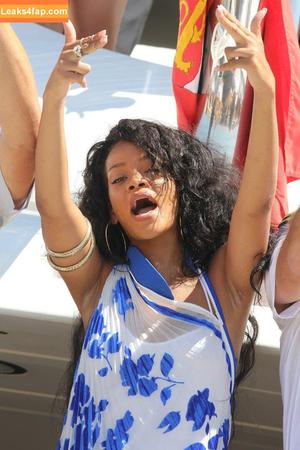 Rihanna photo #2660