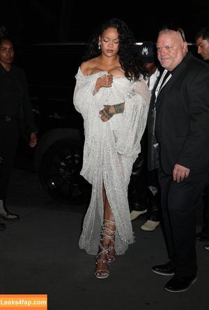 Rihanna photo #2670