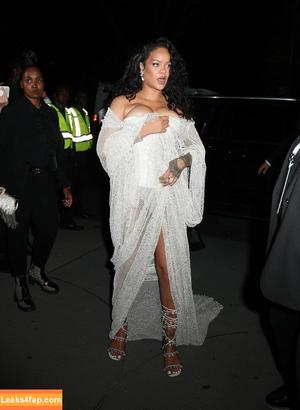 Rihanna photo #2675