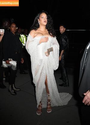 Rihanna photo #2676
