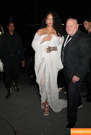 Rihanna photo #2679