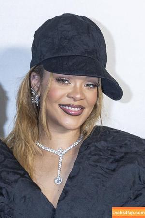 Rihanna photo #2680