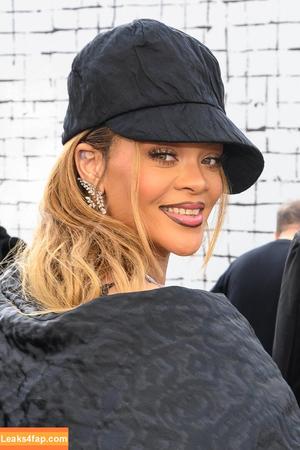 Rihanna photo #2685