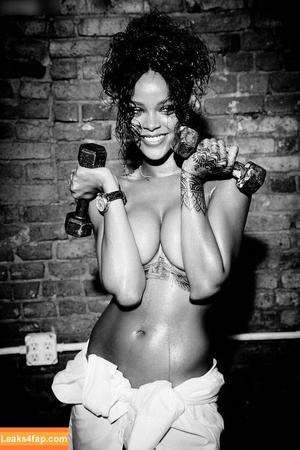Rihanna photo #2741