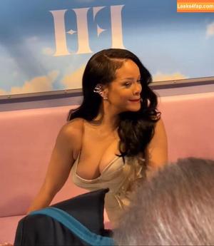 Rihanna photo #2766