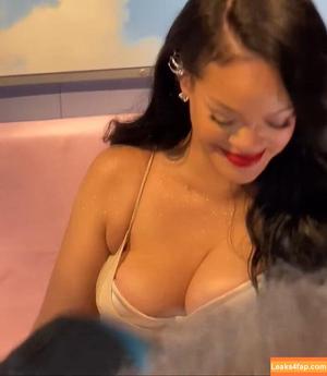 Rihanna photo #2768