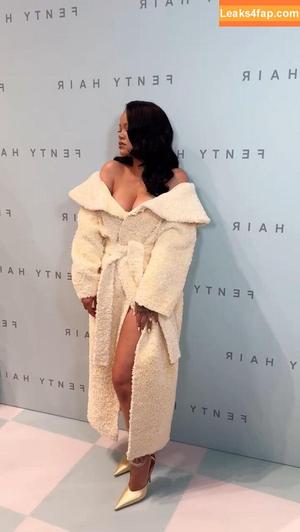 Rihanna photo #2774
