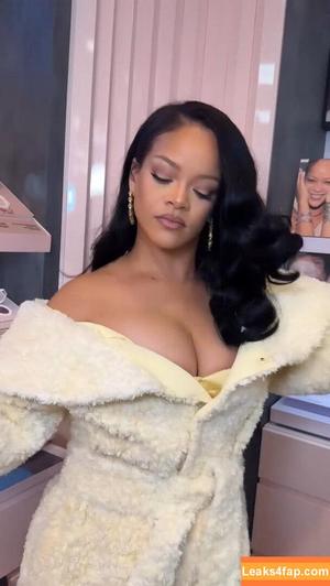 Rihanna photo #2779