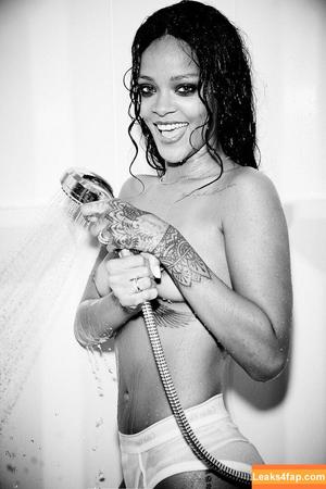 Rihanna photo #2789