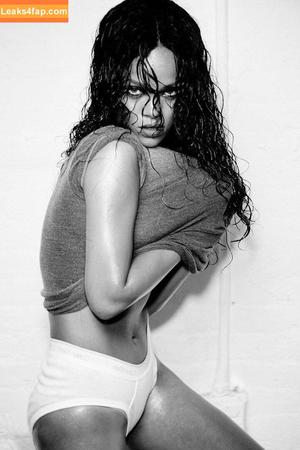 Rihanna photo #2823
