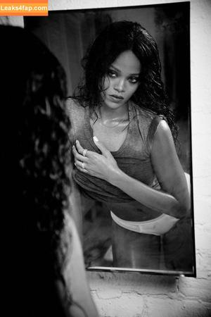 Rihanna photo #2824