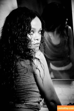 Rihanna photo #2828