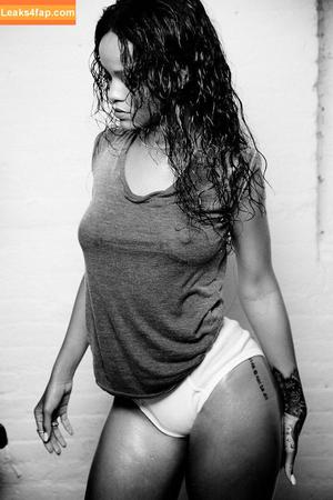 Rihanna photo #2829