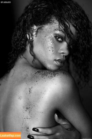 Rihanna photo #2845