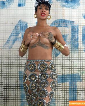 Rihanna photo #2896