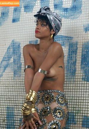 Rihanna photo #2899